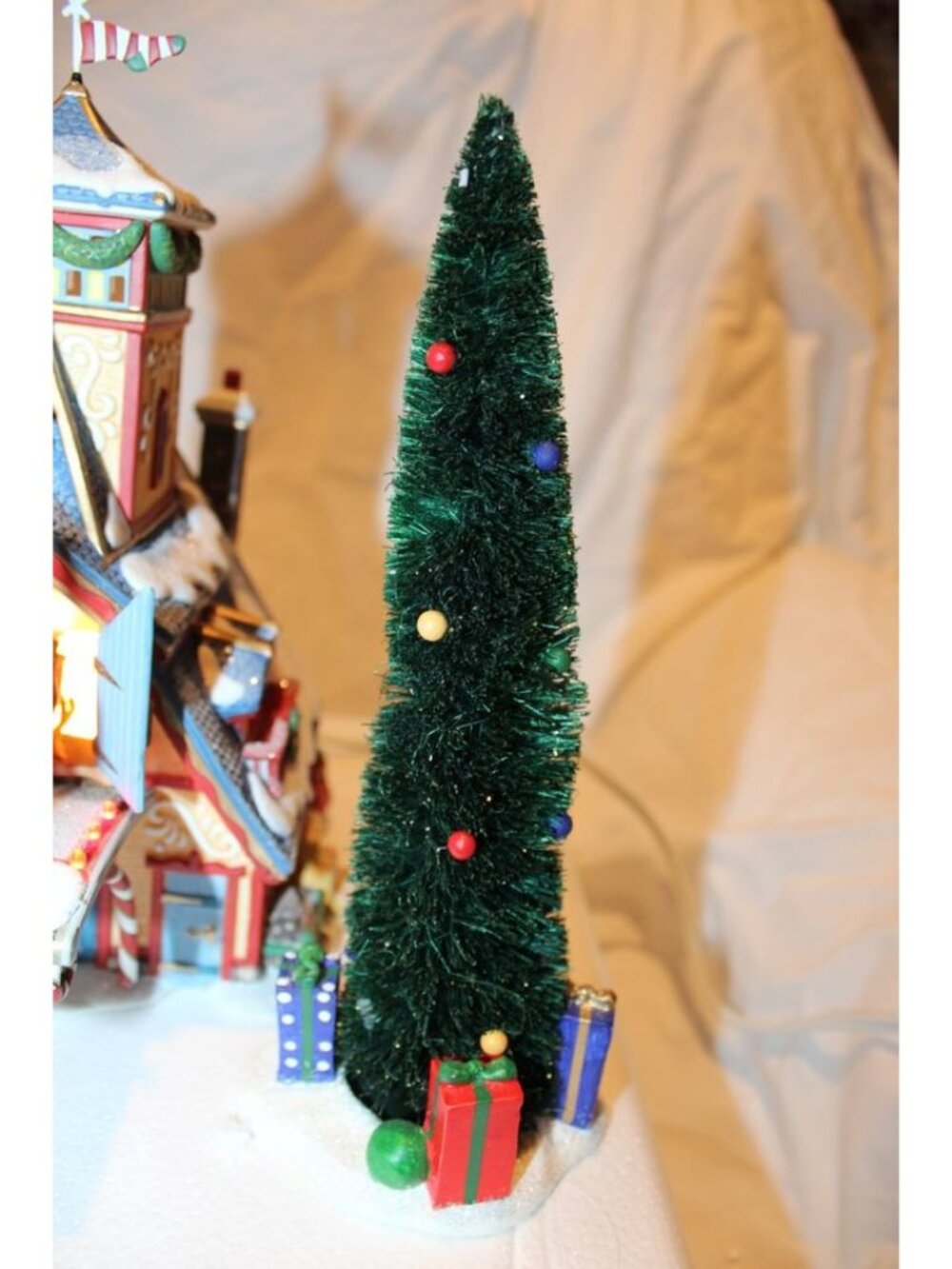 Dept 56 North Pole - Santa's Sleight Launch Gift Set - Picture 5 of 11